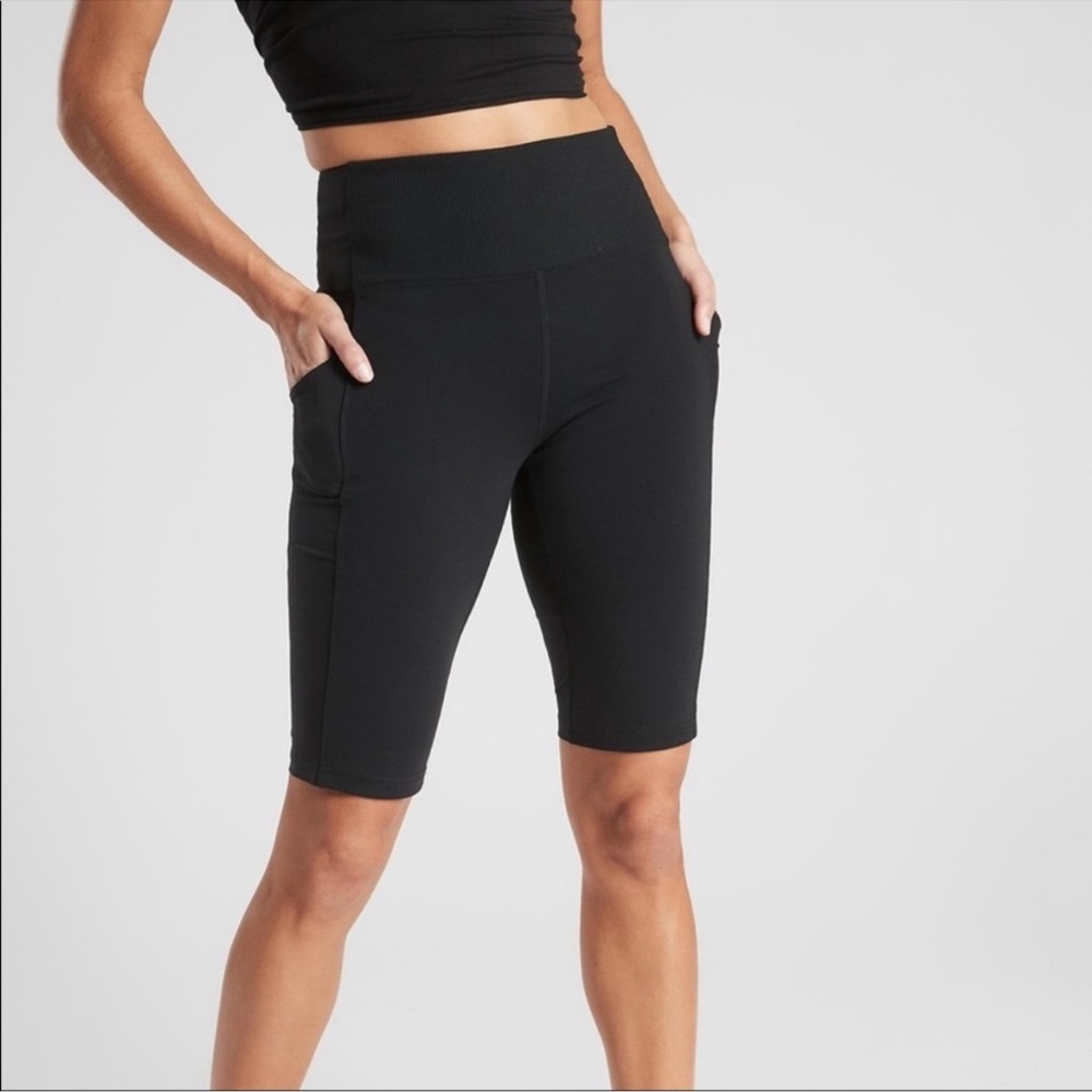 Athleta Excursion Hybrid 11" Short